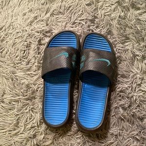 Nike sandals size 8.5 men’s 7